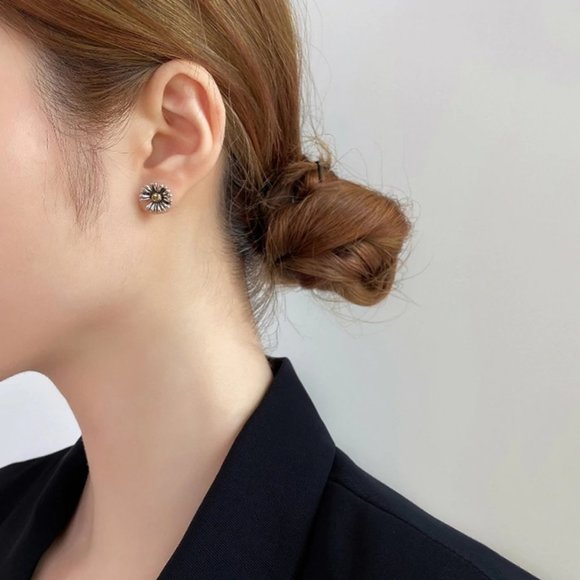 NEW 925 Sterling Silver Vintage Daisy Earrings - Picture 7 of 11